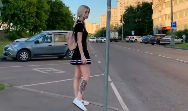 Когда узнал, что сестра ебется в порно хабе - затолкал пистонку ей в рот